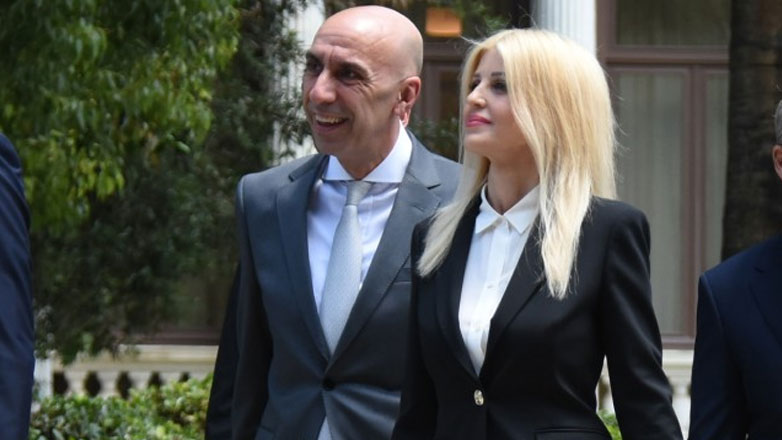 Γιάννης Μπρατάκος: Η πρώτη φωτογραφία από τον γάμο του με την Έλενα Ράπτη και η περιπέτεια υγείας που πέρασε