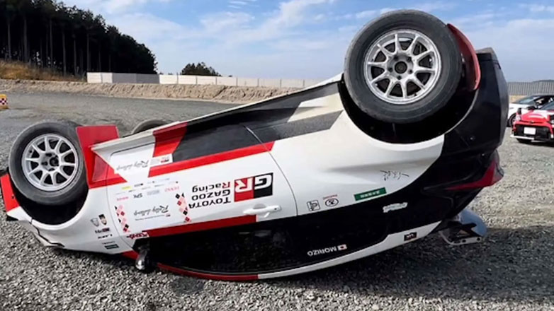 Η στιγμή που ο Akio Toyoda τουμπάρει με ένα αγωνιστικό GR Yaris (Βίντεο)