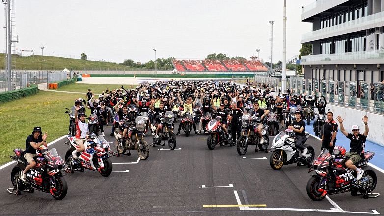 Πάνω από 20,000 στο Misano στη γιορτή Aprilia All Stars