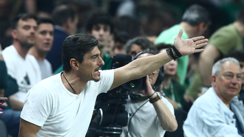 Γιαννακόπουλος: «Δικαίως τιμωρήθηκα γι’αυτά που είπα, όμως ο Μπαρτζώκας έχει κατεβάσει όλα τα καντήλια που υπάρχουν, δεν τον τιμωρεί κανείς»