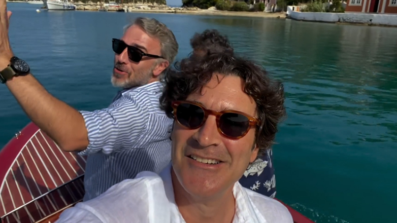 Τα γυρίσματα του «Μaestro» ολοκληρώθηκαν – Το βίντεο του Χριστόφορου Παπακαλιάτη από τους Παξούς