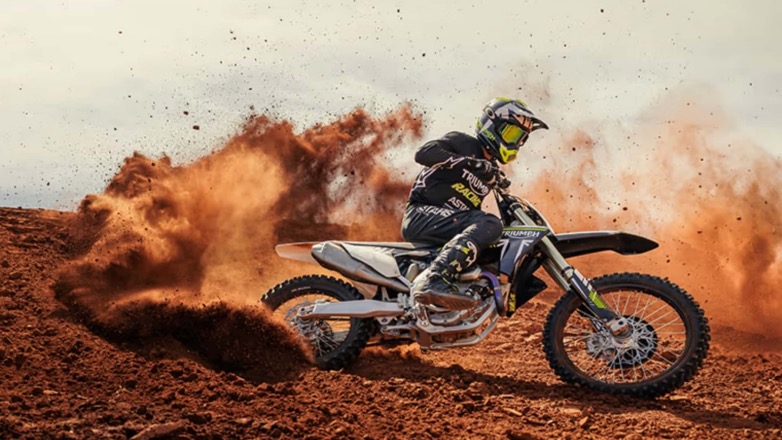 Η Triumph ξεκινά δυναμικά το Motocross