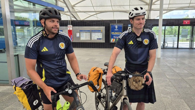 Euro 2024: Από τη Σκωτία στη Γερμανία με ποδήλατο!