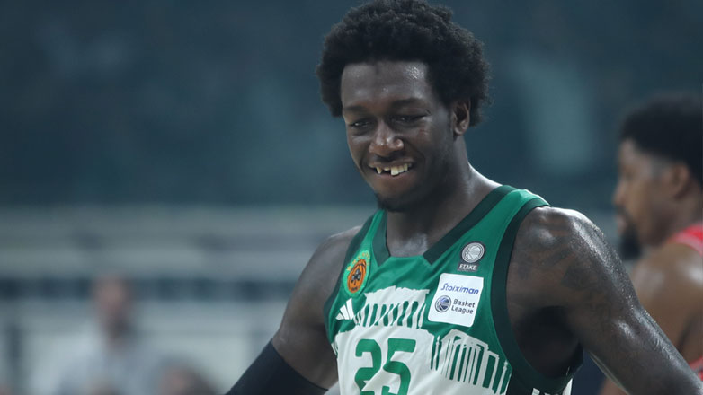 Έσπασε τρία δόντια ο Κέντρικ Ναν Έσπασε τρία δόντια ο Κέντρικ Ναν