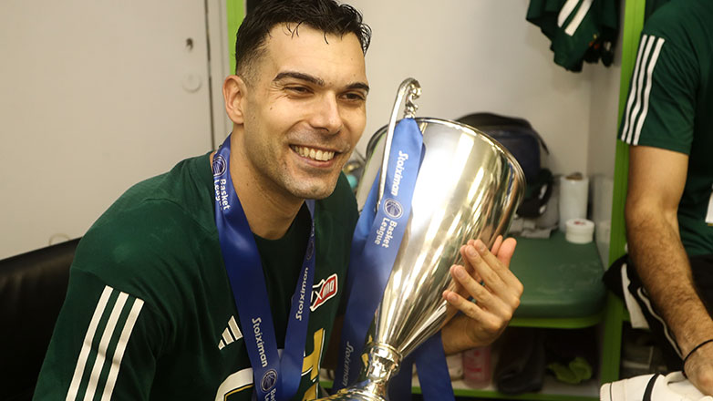 Σλούκας: «Ευχαριστώ για την αλαζονεία και την απαξίωση Αγγελόπουλους και Μπαρτζώκα»