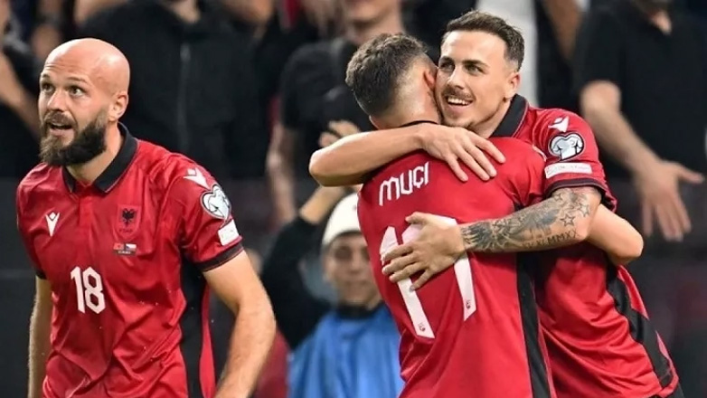 Στοίχημα: Kλωτσιά αυτοί, ταμείο εμείς…