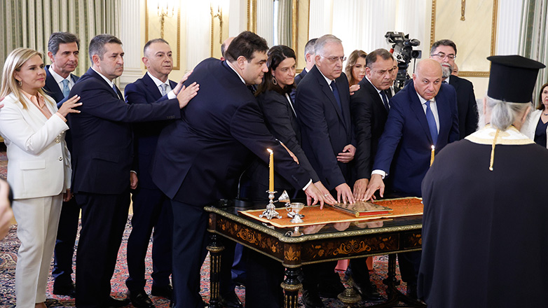 Συνεδριάζει υπό νέα σύνθεση το υπουργικό συμβούλιο