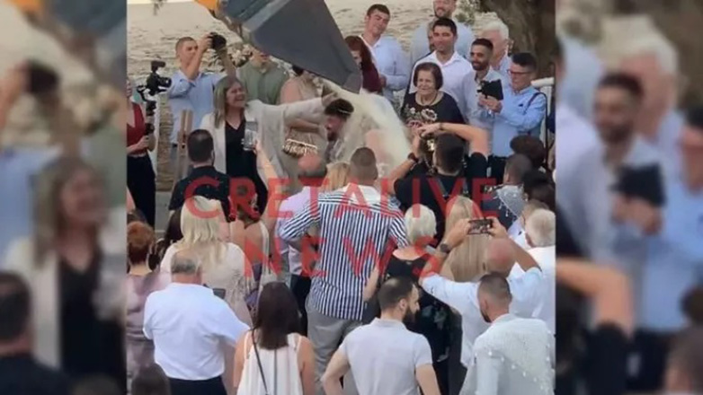 Με… φορτωτή έριξαν το ρύζι σε νεόνυμφους στην Κρήτη