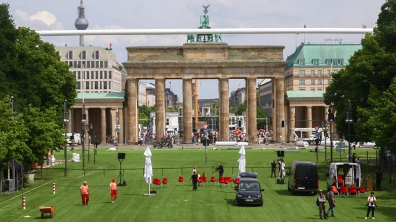 Euro 2024: Κλειστές οι «ζώνες φιλάθλων» στο Βερολίνο λόγω προειδοποίησης για ακραία καιρικά φαινόμενα