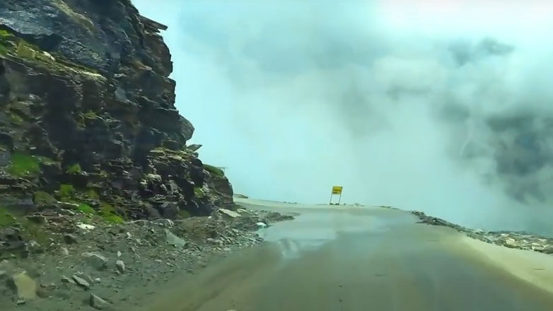 “Ταξίδι” στους πιο επικίνδυνους δρόμους του πλανήτη (Βίντεο)