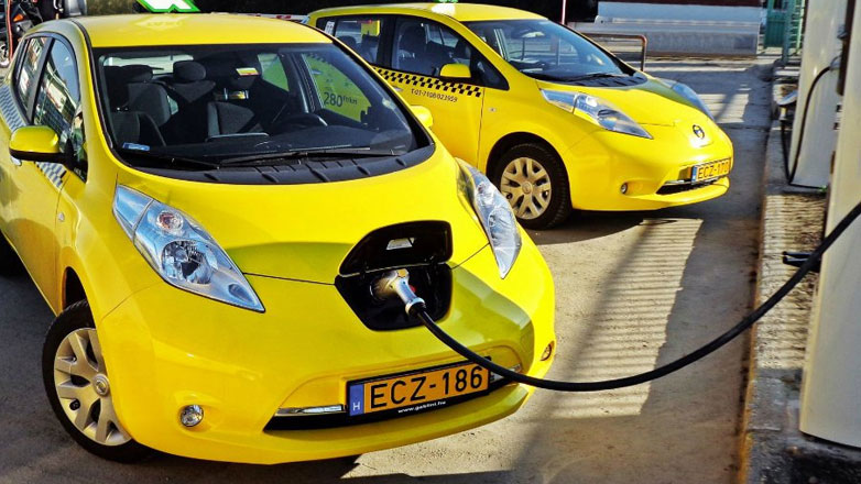 Σταϊκούρας: «Επιπλέον κίνητρα για ηλεκτρικά ταξί»