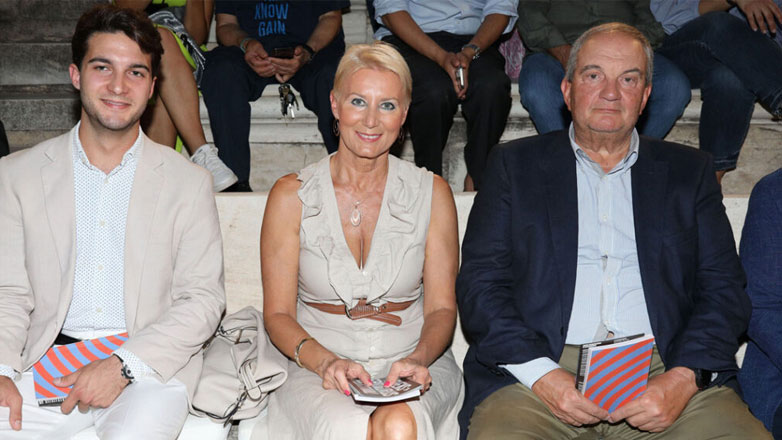 Κώστας Καραμανλής – Νατάσα Παζαΐτη: Σπάνια βραδινή έξοδος στο Ηρώδειο μαζί με τον γιο τους Αλέξανδρο