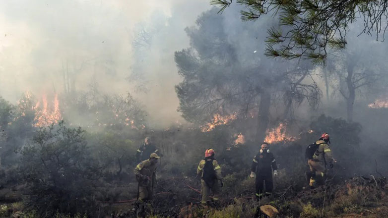 Μήλος: Βελτιωμένη η εικόνα της φωτιάς