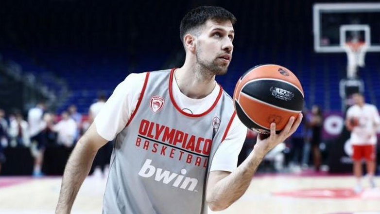 Ολυμπιακός: Αποχωρεί ο Λούντζης