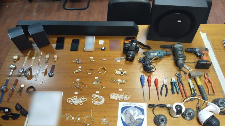 Οι άεργοι διαρρήκτες που έμεναν σε… σκηνές και είχαν πολυτελή αυτοκίνητα