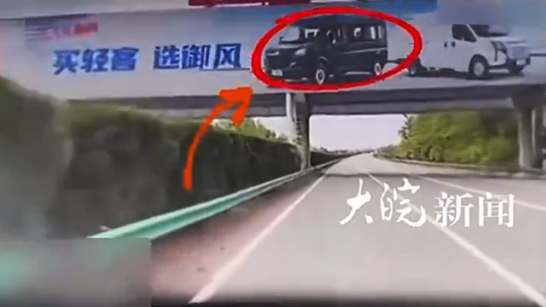 Απίστευτο: Κινέζικο SUV είδε φορτηγά σε πινακίδα, εφάρμοσε αυτόματο φρενάρισμα και προκάλεσε ατύχημα (Βίντεο)