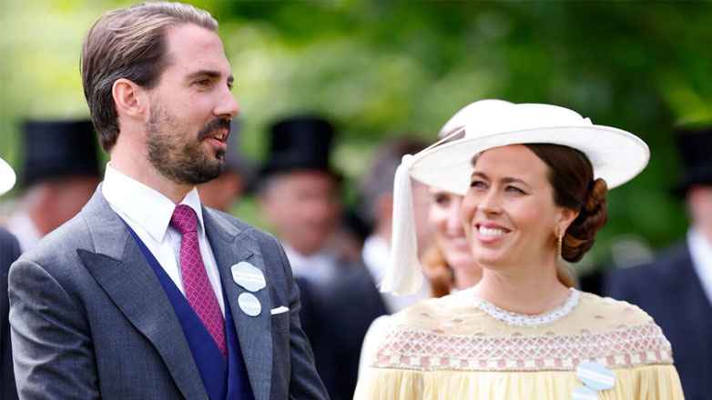 Nina Flohr: Κομψή εμφάνιση στο πλευρό του Φίλιππου Γλίξμπουργκ στις βασιλικές ιπποδρομίες Ascot