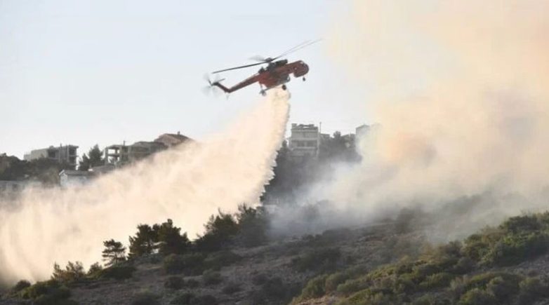 Μεγάλη φωτιά στο Κρανίδι κοντά σε σπίτια