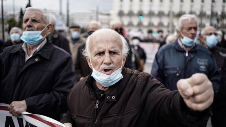 Συγκέντρωση διαμαρτυρίας συνταξιούχων και πορεία προς το υπουργείο Υγείας