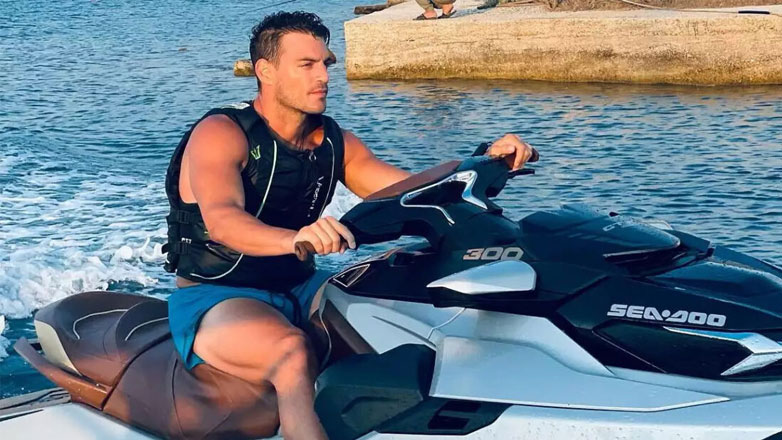 Δημήτρης Φιντιρίκος: Καταστράφηκε ολοσχερώς το jet ski του από την πυρκαγιά στη Βάρης – Κορωπίου