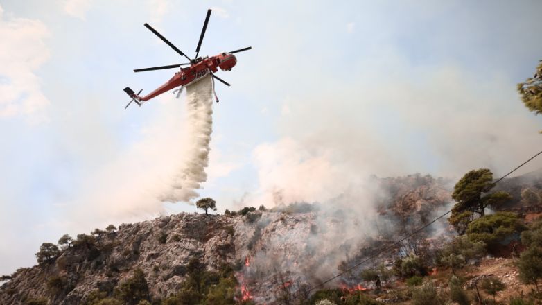 Πύρινα μέτωπα σε Τζουμέρκα, Πιερία και Λακωνία