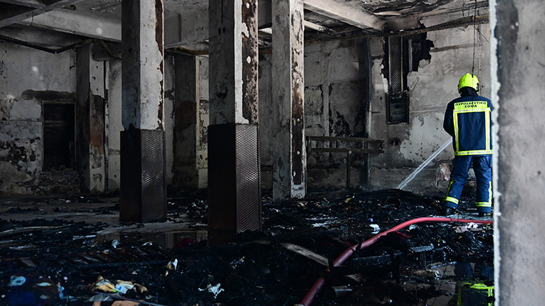 Yπό έλεγχο η πυρκαγιά σε εγκαταλελειμμένο κτήριο στην οδό Ευελπίδων