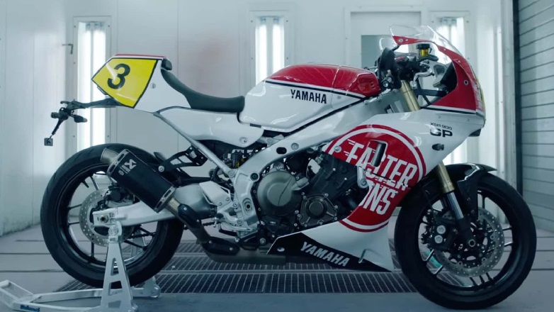 H XSR900 GP Mamola της Yamaha ξεχωρίζει στη σημερινή εποχή