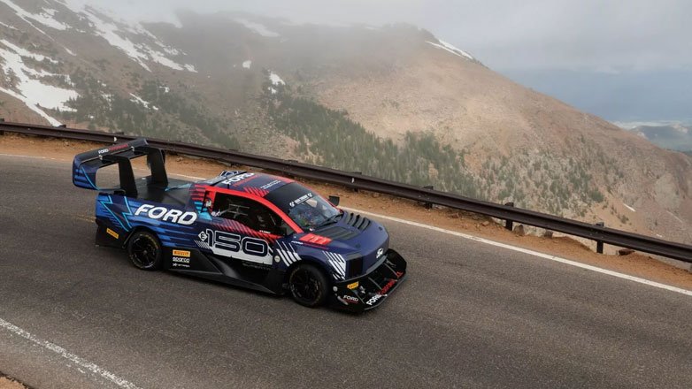 Η Ford κέρδισε τη φετινή ανάβαση Pikes Peak με το ηλεκτρικό θηρίο των 1.622 ίππων (Βίντεο)
