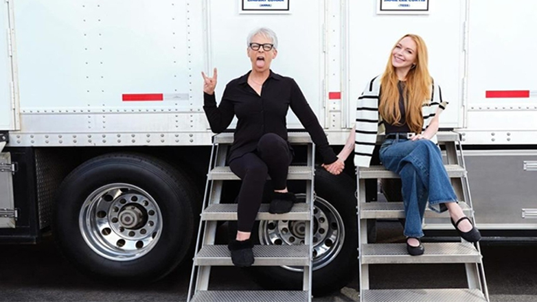 «Freaky Friday 2»: Ξεκίνησαν τα γυρίσματα της ταινίας – Η φωτογραφία της Τζέιμι Λι Κέρτις και της Λίντσεϊ Λόχαν