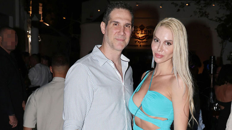 Τζούλια Κόλλια-Κωνσταντίνος Μακρυγιώργης: Στη Μύκονο μία εβδομάδα μετά τη βάφτιση του γιου τους