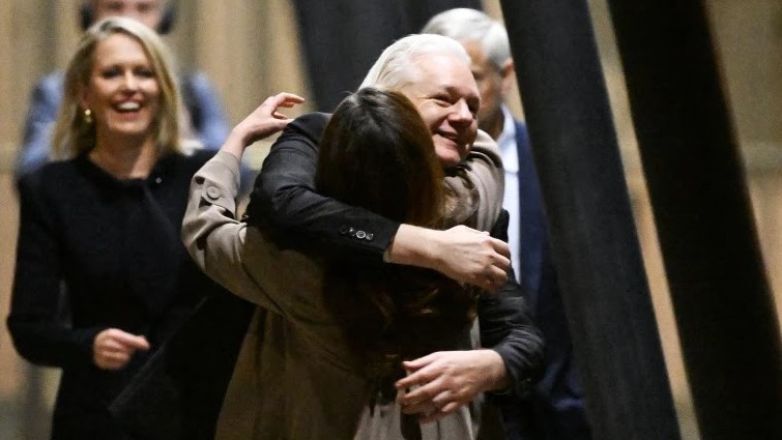 Πώς επιτεύχθηκε η συμφωνία για την απελευθέρωση του Julian Assange