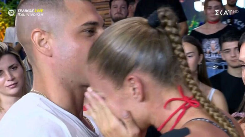 Κατερίνα Δαλάκα: «Έσπασε» στην αγκαλιά του αδελφού της