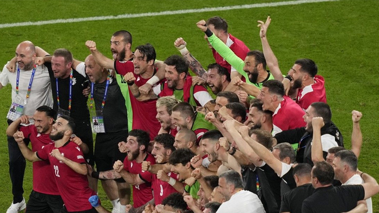 EURO 2024: Ο Ιβανισβίλι «χρυσώνει» τους παίκτες της Εθνικής Γεωργίας για την πρόκρισή τους στους «16»