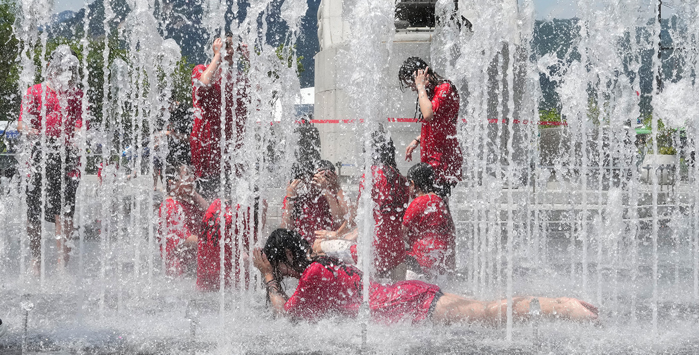 Ο πλανήτης στο έλεος της ζέστης