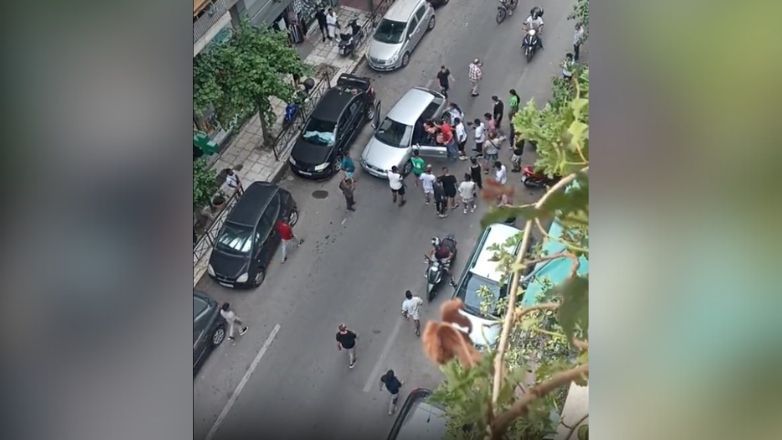 Βίντεο – σοκ από τροχαίο στην πλατεία Βικτώριας – Οδηγός σε αμόκ ουρλιάζει αφού έχει τραυματίσει παιδάκι