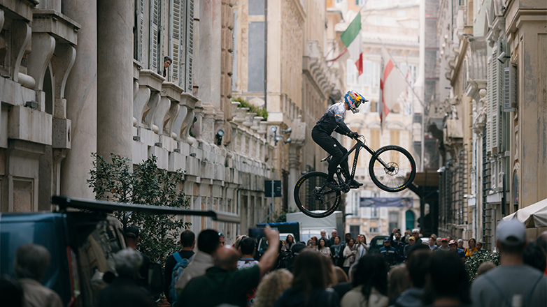 Red Bull Cerro Abajo – Αγώνας κατάβασης με mountain bike στην Γένοβα