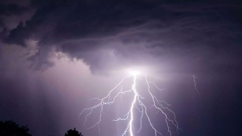 Τραγωδία στη Χαλκιδική: Κεραυνός σκότωσε 13χρονο κορίτσι μπροστά στην οικογένειά του