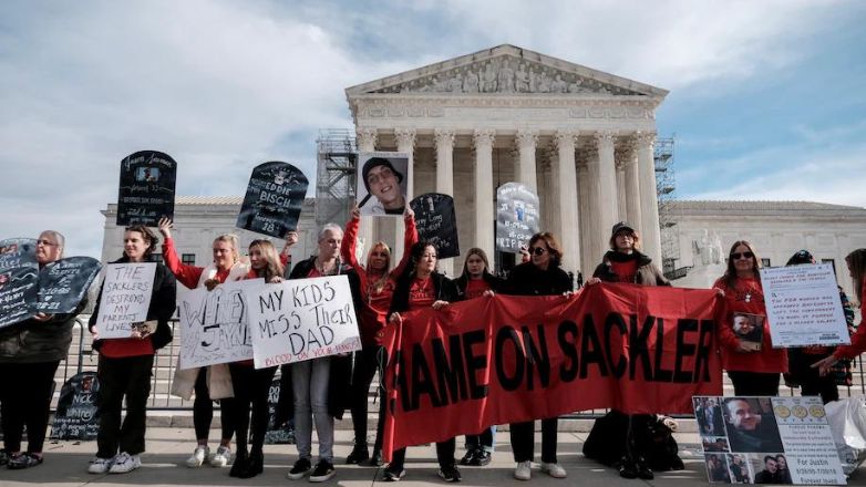 Το Ανώτατο Δικαστήριο μπλοκάρει τον αμφιλεγόμενο διακανονισμό οπιοειδών της Purdue Pharma