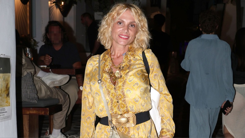 Ελεωνόρα Ζουγανέλη: Βόλτες στην Μύκονο χωρίς ίχνος μακιγιάζ