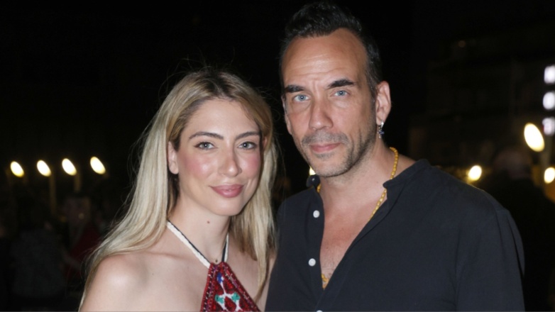 Πάνος Μουζουράκης: Σπάνια βραδινή έξοδος με την σύζυγό του Μαριλού Κόζαρη