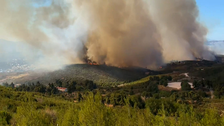 Χωρίς ενεργό μέτωπο η φωτιά στη Σταμάτα – Σε επιφυλακή παραμένουν οι δυνάμεις της Πυροσβεστικής