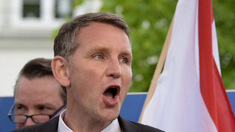 Ένοχος για τη χρήση απαγορευμένου ναζιστικού συνθήματος ο επικεφαλής της AfD στη Θουριγγία Μπγερν Χέκε