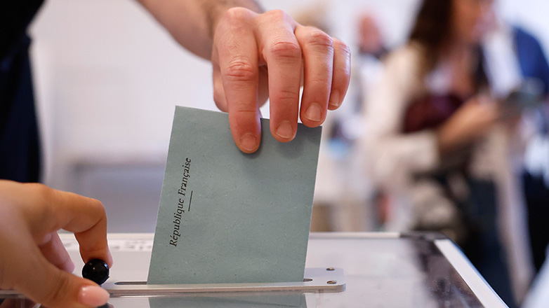 Γαλλικές εκλογές: Ξεκίνησε ο ιστορικός δεύτερος γύρος από τα υπερπόντια εδάφη