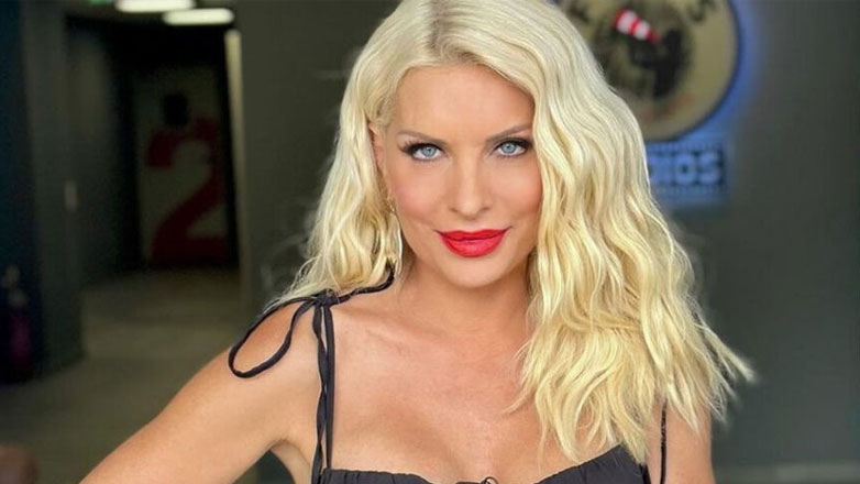 Ατύχημα για την Ελένη Μενεγάκη – Με δεμένο πόδι στο πλατό η παρουσιάστρια