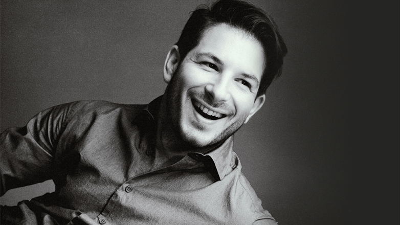 Ο Γιώργος Περρής live στον Κήπο του Μεγάρου