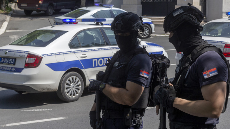 Σερβία: Συνελήφθη άνδρας με βαλλίστρα και βέλη στο σακίδιό του