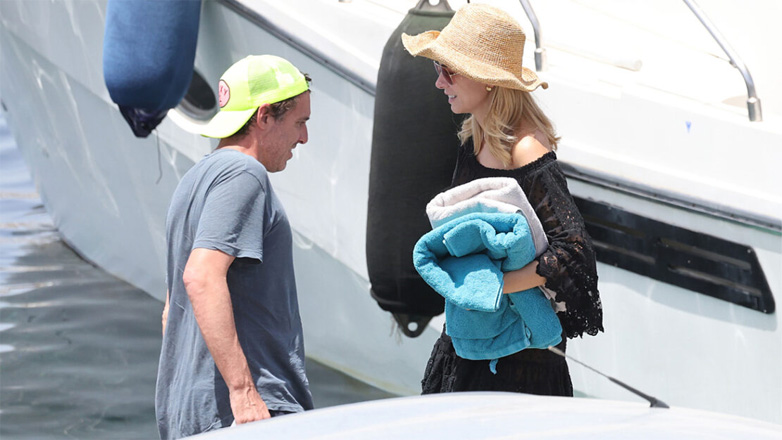 Δούκισσα Νομικού – Δημήτρης Θεοδωρίδης: Βόλτα με σκάφος στη Μύκονο