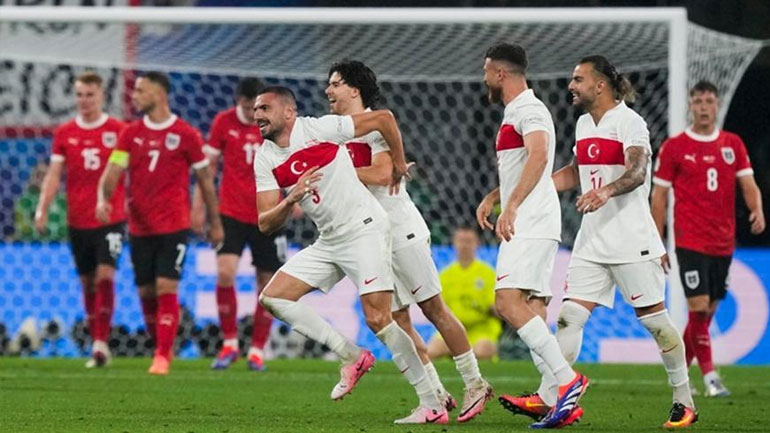 Στα προημιτελικά η Τουρκία, 2-1 την Αυστρία