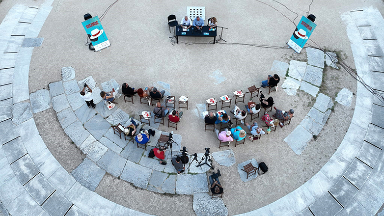 Καβάλα: Αφιερωμένο στον Βασίλη Βασιλικό το 67ο Φεστιβάλ Φιλίππων – Όσα θα δούμε φέτος