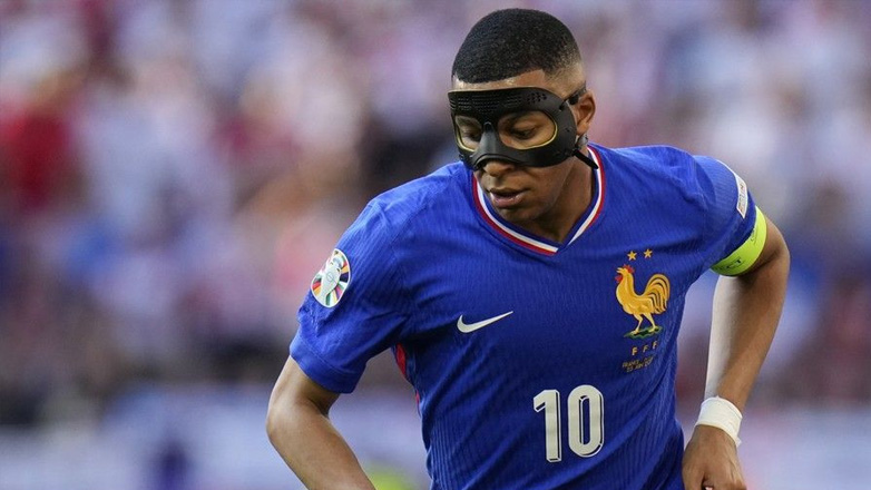 Ντεσάμπ: «Ο Εμπαπέ θα φοράει την μάσκα για αρκετό καιρό»